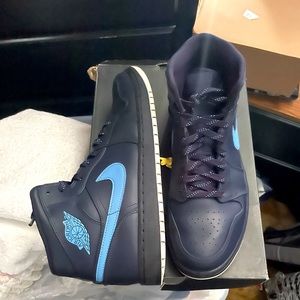 Jordan 1 Mid Obsidian University Blue